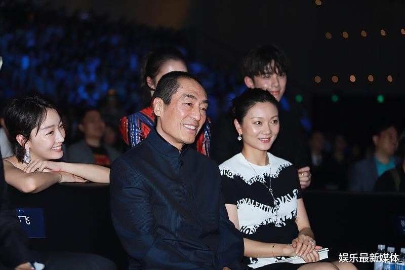 刘德华|刘德华被评选为，中国电影海报出镜最多，男明星引发热议