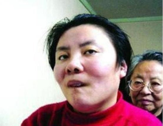 健力宝 姐姐在北大坠崖，妹妹在清华铊中毒，智商只有七岁，生活难以自理