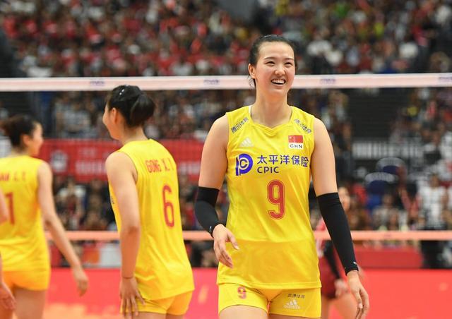 刘华体会讲体育课|郎平两大爱徒将被调整出队?实力排国内前三,打法改变仍是主力