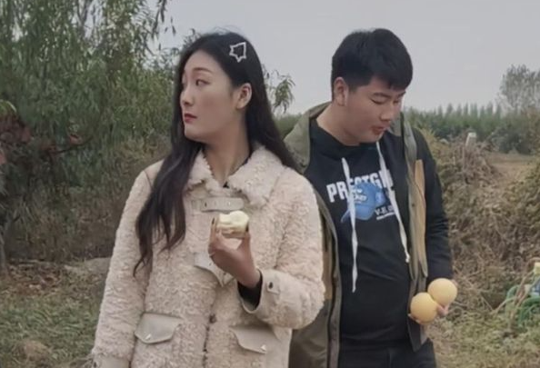 孙雅丽|陈亚男妈妈退完彩礼就接广告，一看代言的产品，网友：不尴尬吗？