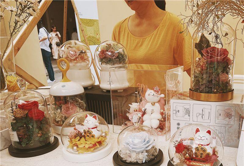 梦想中的 五一到处人从众，广佛周边的免费市集，之类的标题