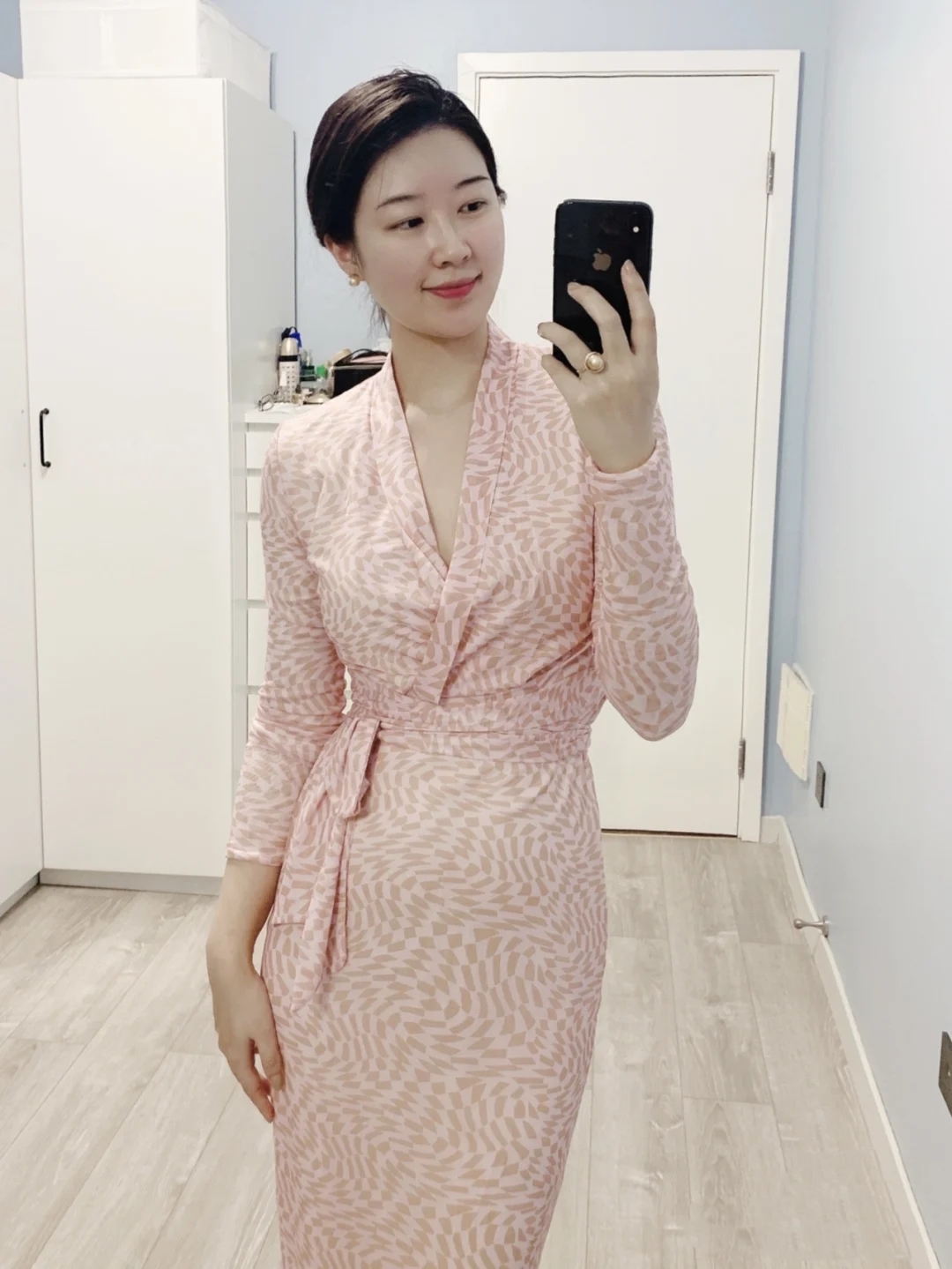 27君|螺纹真丝深V超薄连衣包臀裙，花色亮眼，给人视觉深深的震撼，直击内心的装扮！