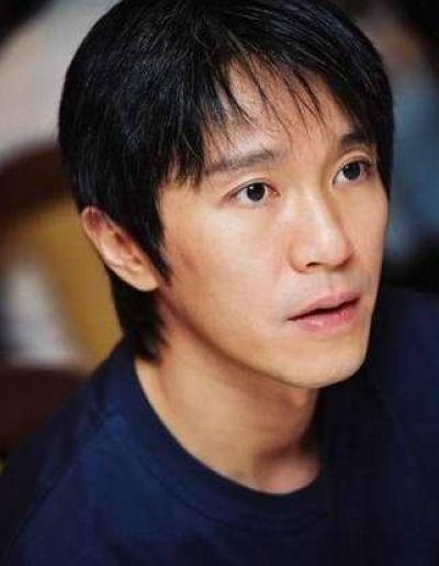 周星驰|周星驰为什么至今不结婚？吴孟达：她的离开，染白了星爷的黑发