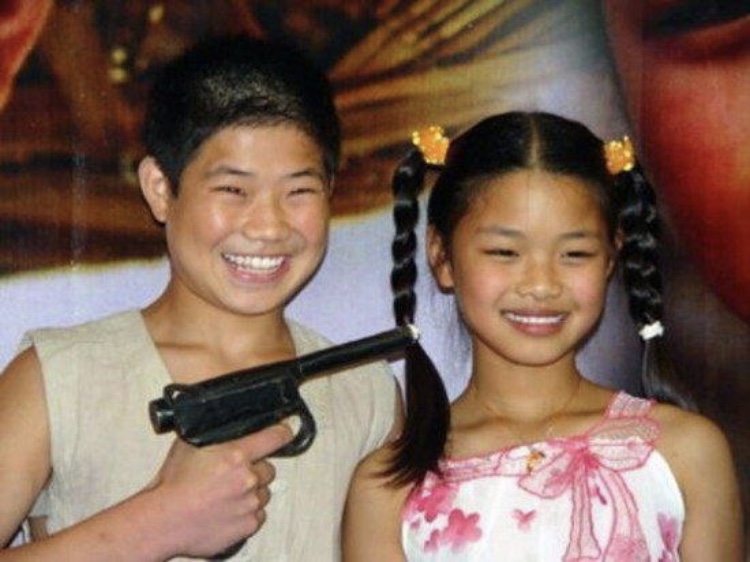 小兵张嘎|《小兵张嘎》时隔17年，白洋淀F4现状，佟乐乐成一线大咖，潘敦成为公职人员