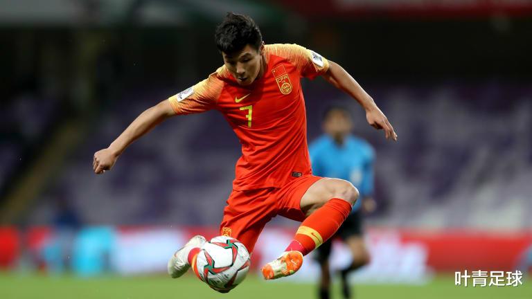 武磊|25分钟2球,国足虐菜!武磊神跑位+过门将,对方3人都愣了