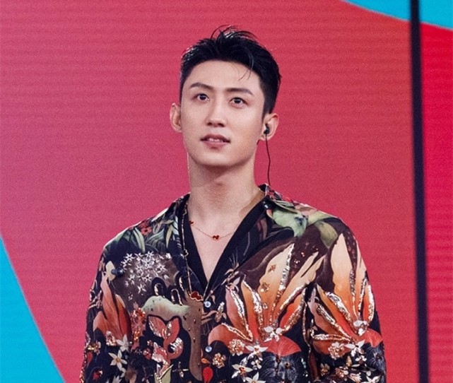 许晴|迪丽热巴绯闻真相遭知名大V曝光，与黄景瑜实为男方倒追并未答应