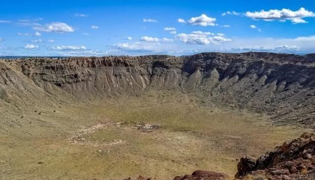 陨石坑 5万年前，一颗30万吨重的陨石砸在了我国东北，现在那里怎样了？