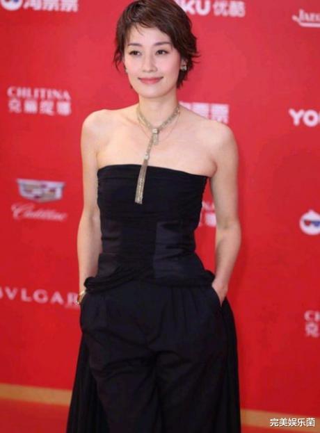 童蕾|“亮剑女神”童蕾:甩周一围,嫁伪富豪负债1.4亿,40岁守活寡3年