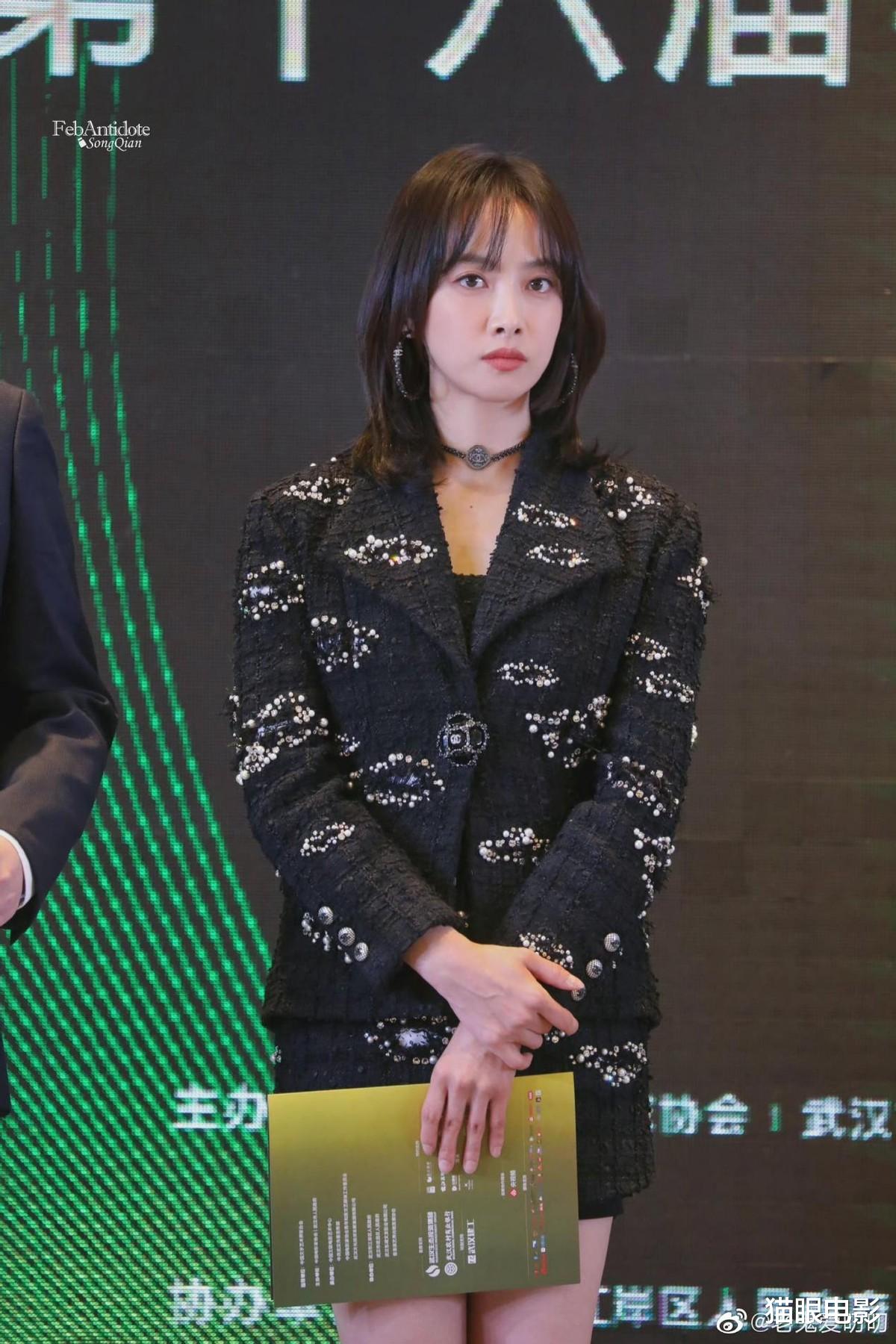 宋茜|杨幂宋茜同框比美,两位女神都穿西装秀长腿,网友:状态都很好