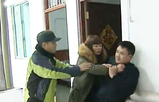 情感珍姐述|丈夫桃花运旺，妻子安全感低，夫妻大打出手，丈夫：疑心病太重
