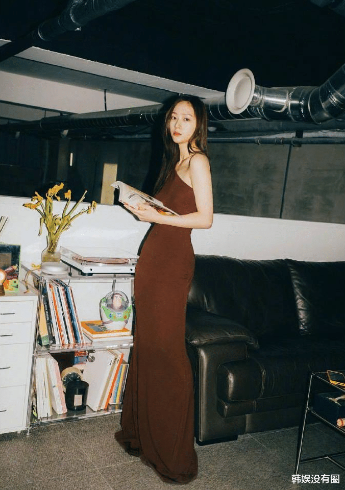 郑秀晶|梦回2009？郑秀晶INS更新近况，“高马尾+紧身连衣裙”吸睛