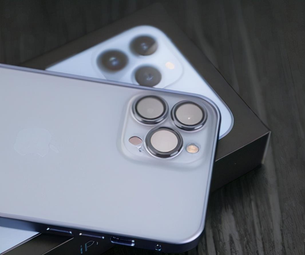 电池|iPhone13 Pro Max：性能全面升级的情况下 “十三香”究竟香在哪