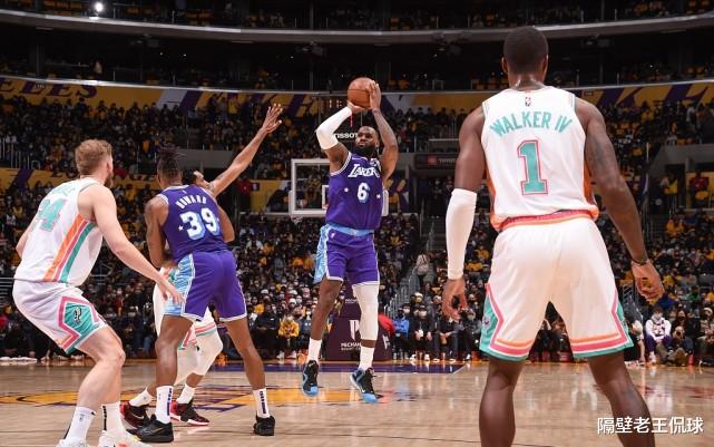 克里斯·保羅|湖人麻煩來(lái)了！四連敗老詹沮喪，17套首發(fā)陣容失敗，交易勢(shì)在必行