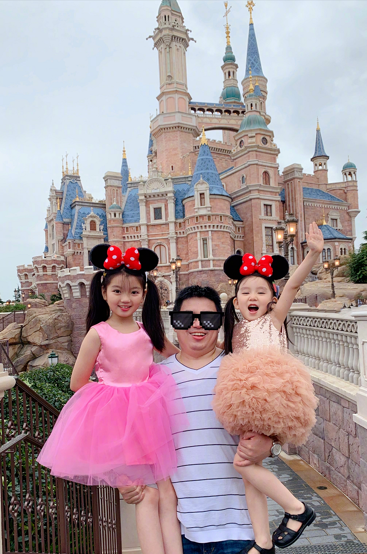 董力|9岁阿拉蕾近照认不出，时隔3年骑董力脖子，董力：你长大了，我也老了