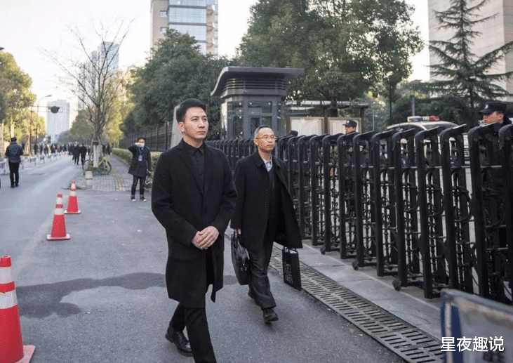 林生斌|林生斌陪现任妻子生娃画面曝光！女方年轻漂亮，在原配出事后炫耀