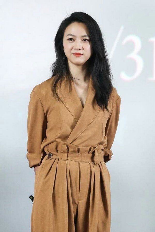 汤唯|汤唯穿丁字连体泳衣秀“豆乳身材”，被韩国老公宠成小公主？