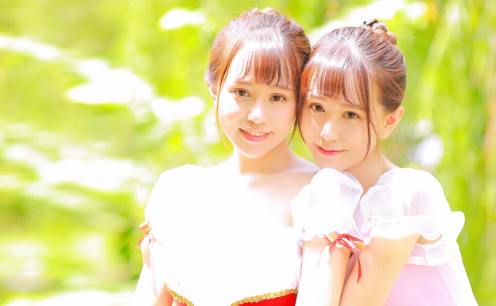 连体女子嫁给了连体男子,被问及婚后如何生活,回答使我们涨知识