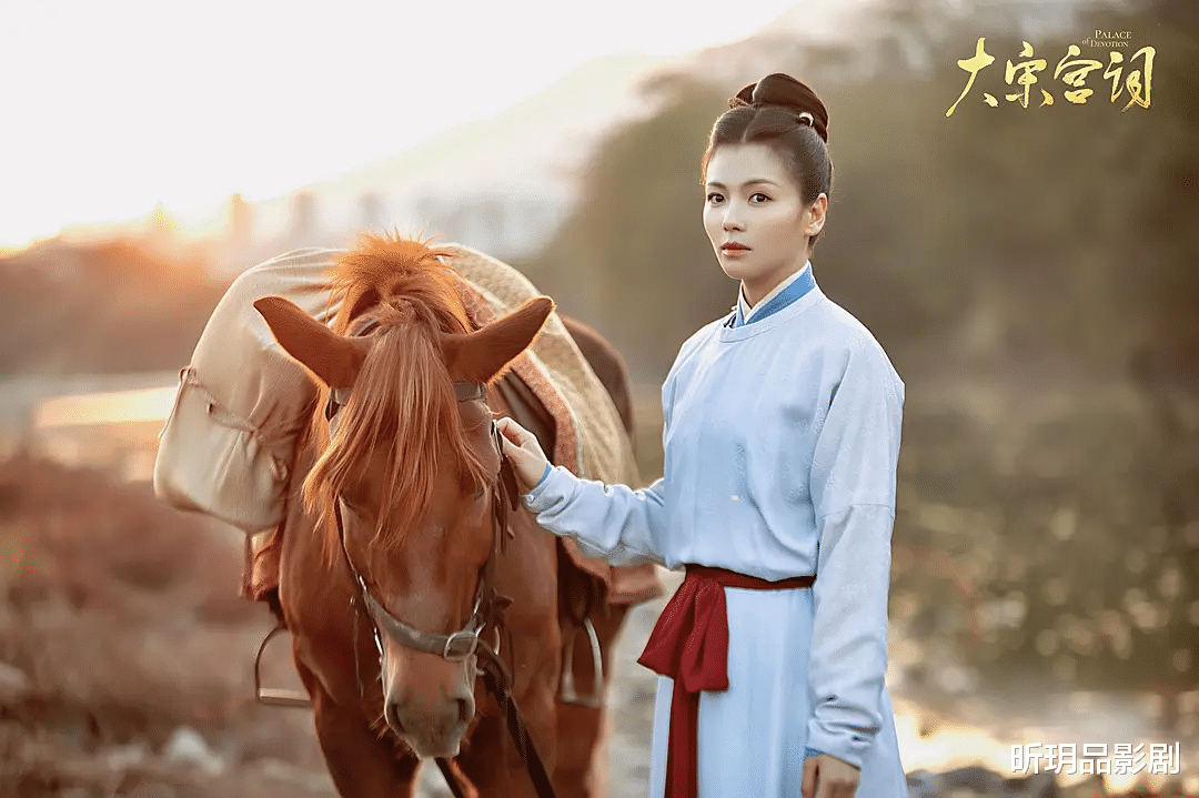 贾玲|《你好李焕英》：贾玲以38岁扮演18岁，为何没有人说她是丫头教？