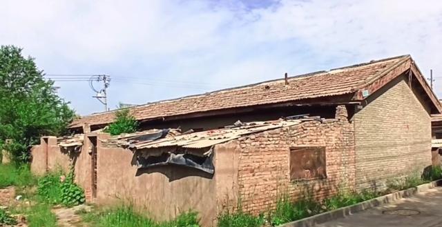 无风狂客 甘肃废弃的军工厂，生产手榴弹地雷，还有六七年代的土坯房