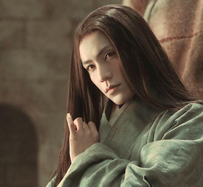 严屹宽|可以写进教科书的浓颜系美男，无一例外都是西方骨相加东方皮相