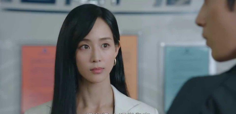 贺顿|《女心理师》结局烂尾？九大谜题未解，网友：其实这都是套路！