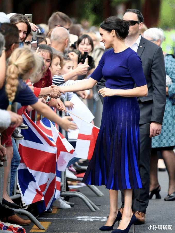 小陈聊搭配|优雅不输西班牙王后,论“鞋品”,她的眼光还要更胜一筹