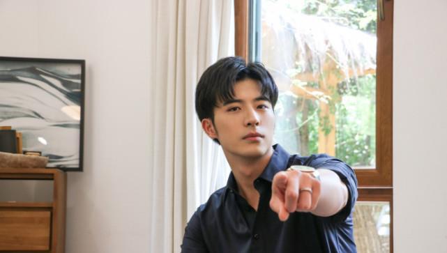 赵露思|赵露思新剧男主徐开骋，曾经也帅过，为什么变丑了？