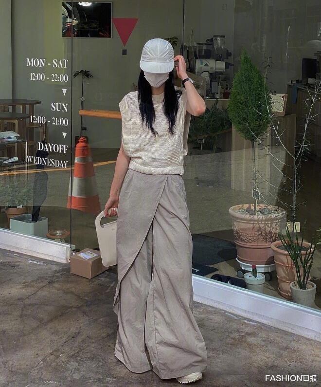 FASHION日报|夏日酷飒休闲出街 ins博主深色系极简穿搭 ?