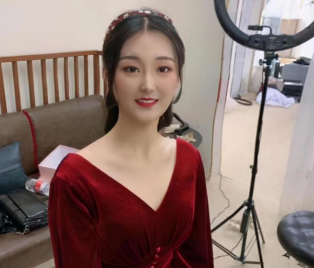 冻龄|彻底凉了？曝陈亚男换新搭档开直播，结果却被厂家终止合作