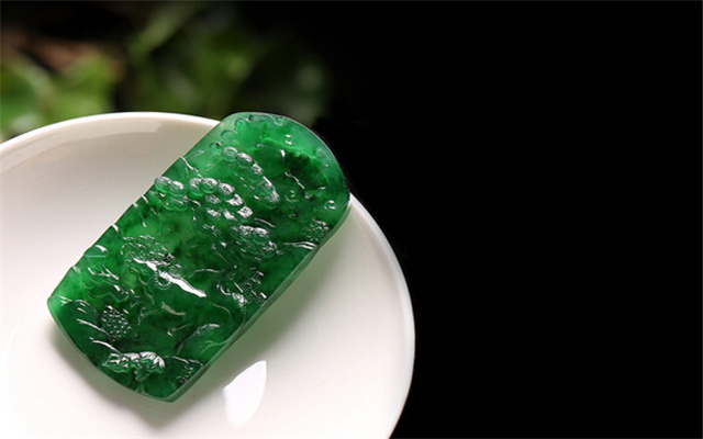 翡翠|如何鉴别翡翠是真是假,你知道的方法有几种?
