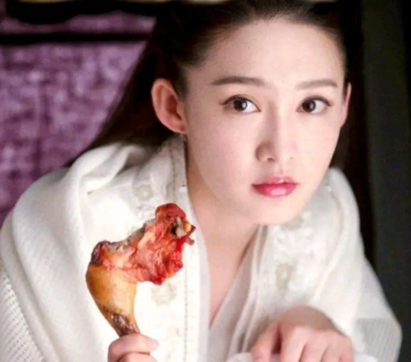 李沁|李沁：国家秘密培养她9年，转身却踏进了娱乐圈，理由让人感慨