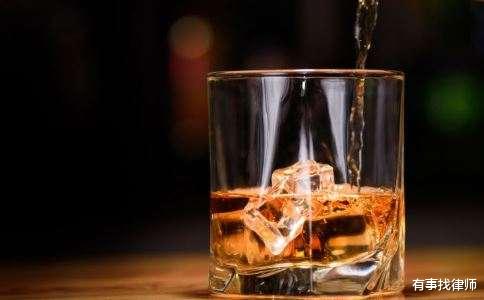 有事找律师 酒后挑逗人妻，丈夫怒而与其扭打后死亡？