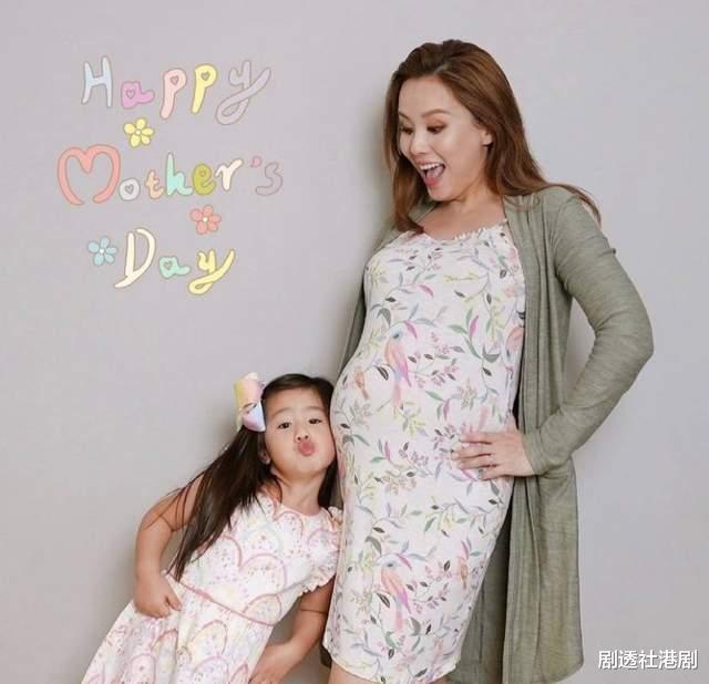 恭喜！39歲TVB前女星懷二胎8個月，大曬孕肚照四肢依舊纖細-圖8