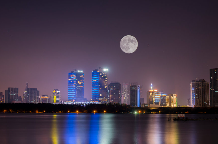 糖果的妈妈|女性在中秋不能回娘家团圆？各种讲究偏向婆家，宝妈不解：凭啥？