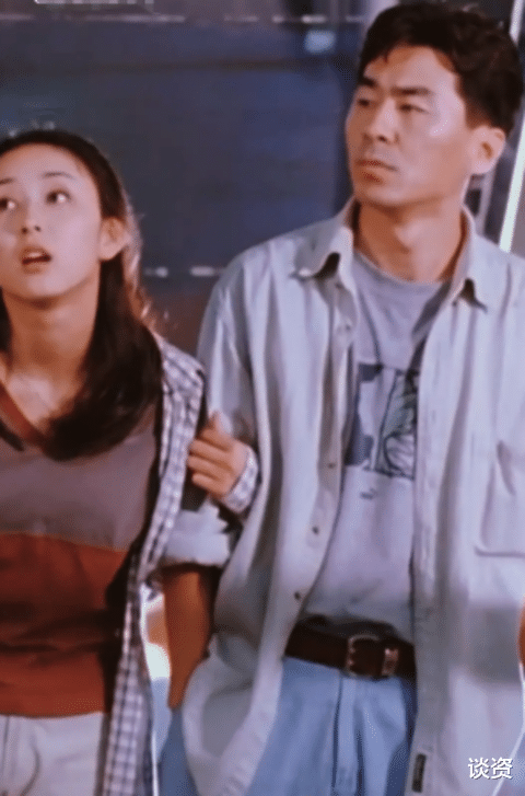 蒋勤勤|蒋勤勤14岁大儿子正面照曝光，皮肤黝黑身高优越，和陈建斌似复制粘贴