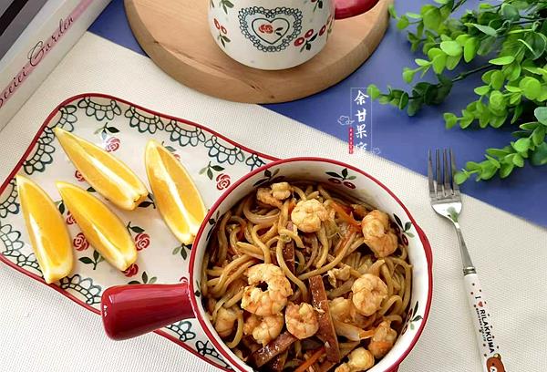 养花小娇娘|学生早餐轻松做，菜和主食一锅出，一煮一炒鲜香味美营养十足