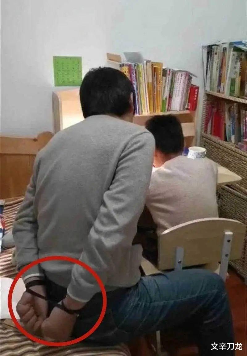 文辛刀龙 叒一位父亲因为儿子做作业自残,愤怒捶桌把手掌捶折了