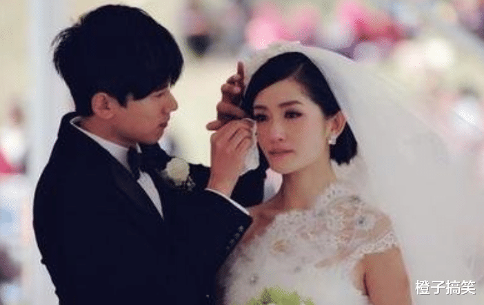 谢娜|40岁的谢娜，靠装疯卖傻走红，不知不觉拥有了“全世界”