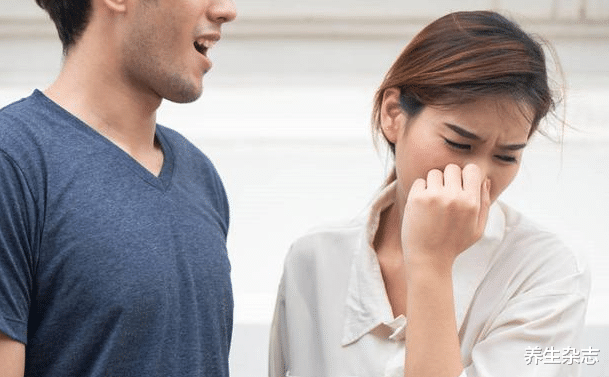 肝脏|男性晨起有4种“异常”,肝或已“伤痕累累”,若你没有,肝还比较强壮