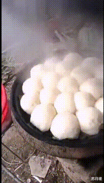 苏月瑾|“女同事穿成这样是不是过分了？”网友：“你是不是吃饱了撑的！”