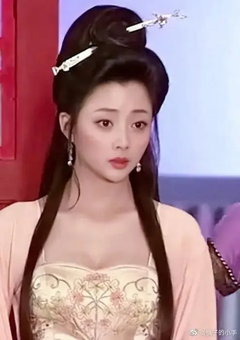 殷桃|输给迪丽热巴“退隐”4年，42岁凭“少女腰”杀回娱乐圈，全网沦陷