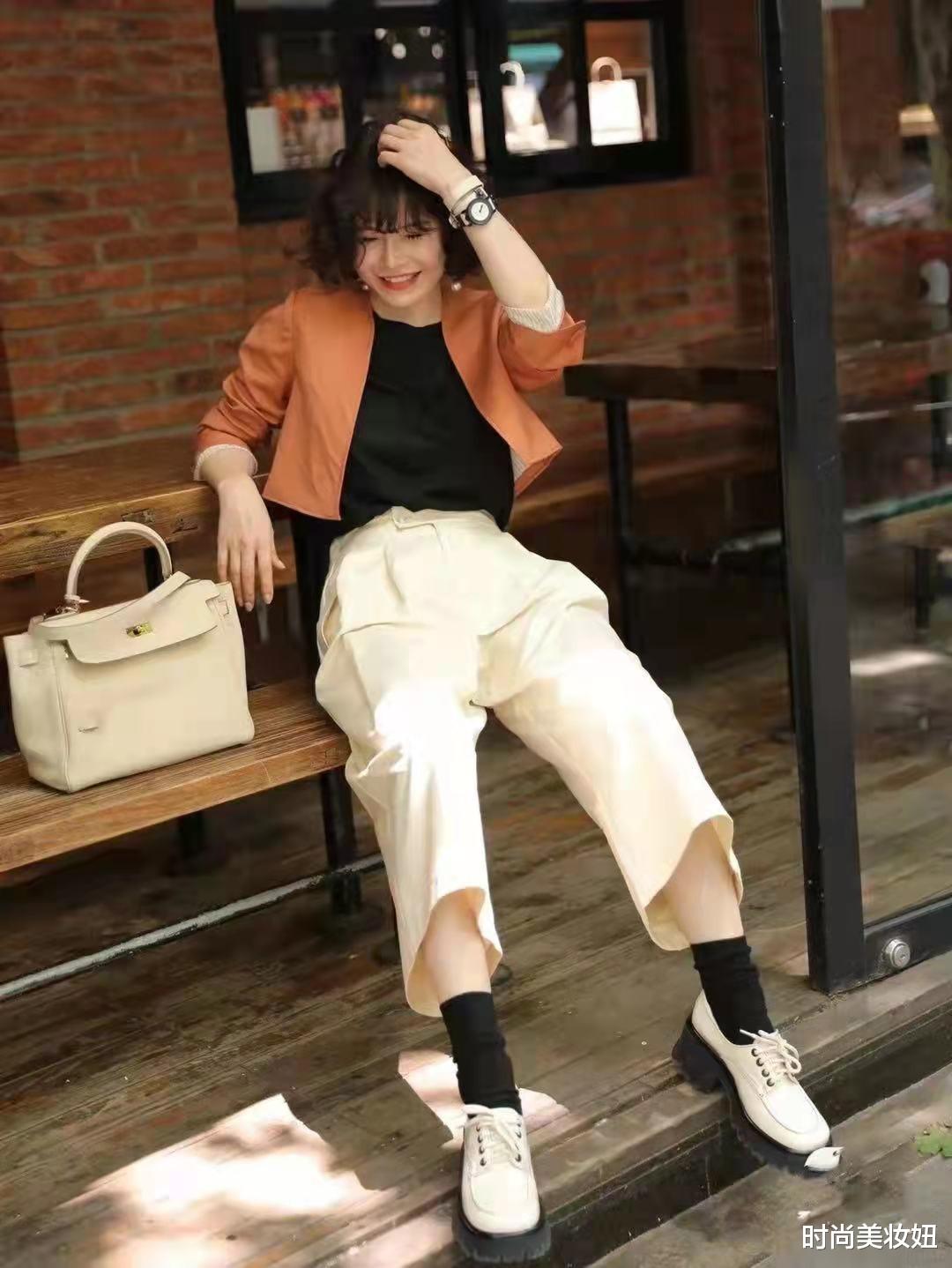 时尚美妆妞|年过50岁的女人，学万能穿搭公式基础色+中性色，高级时髦