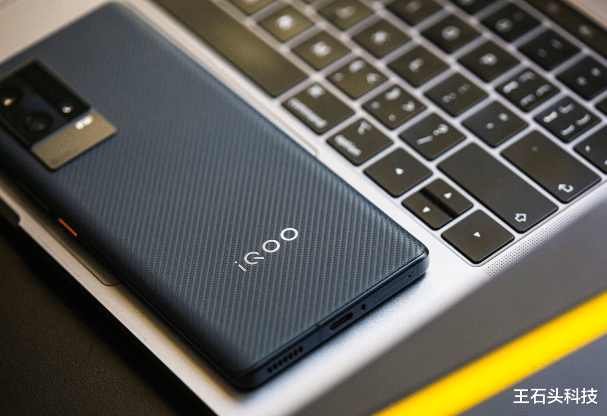 iqoo|国产手机诞生“新王者”，受欢迎程度超预期，搭载顶级E5屏幕！