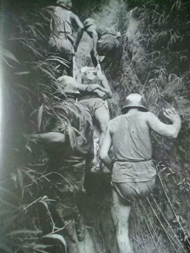 水面舰艇|见习军医上战场，指导员含泪说：你保战士的命，我保你的命！