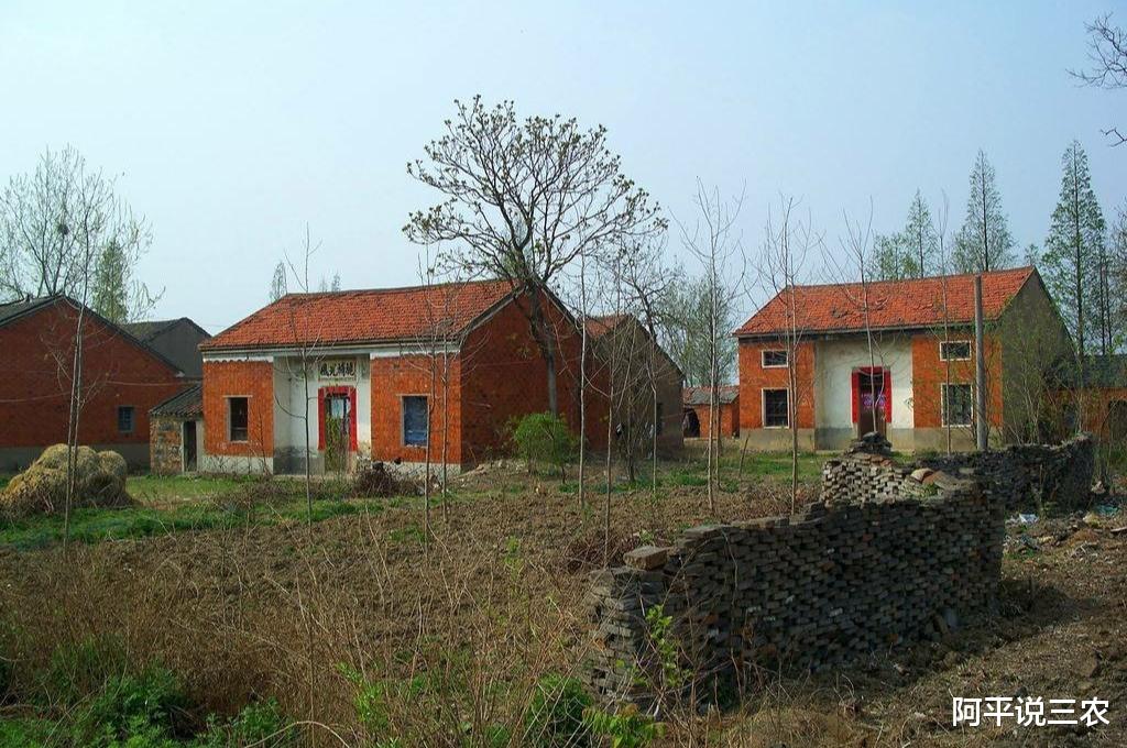 阿平说三农 “合村并镇”的背后会涉及到以下两点问题，村民需要知晓！