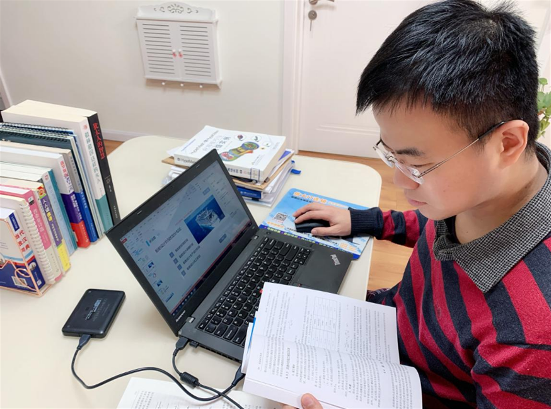 求职|清北毕业生“涌入”补课机构，名校毕业找工作，也要向生活低头