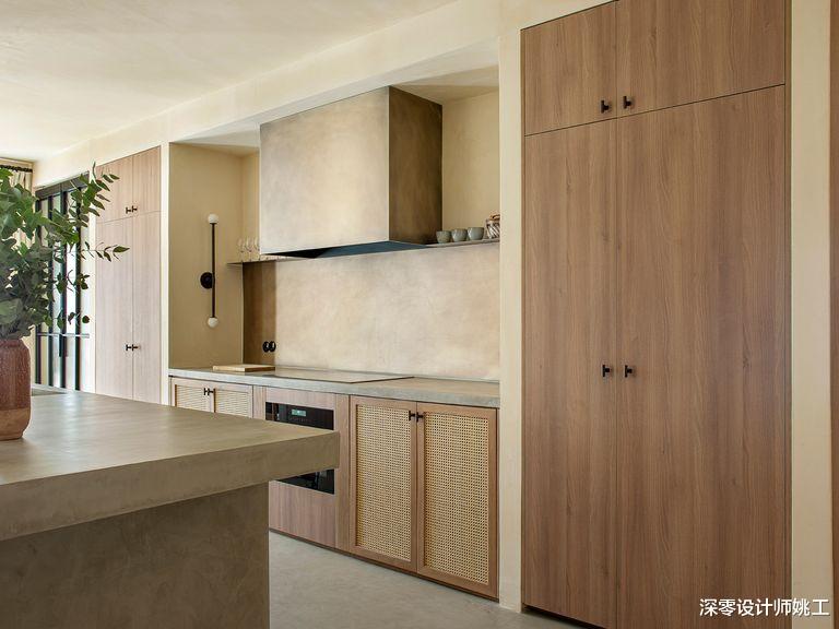 好久没看到这么温馨的111㎡三居室,满屋黄色墙面,散发出别样魅力