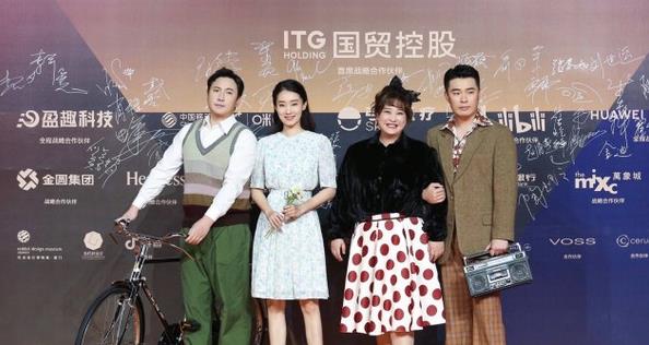 贾玲|晒晒贾玲如今住的豪宅，为保持标志性身材，在家饭菜都很大分量