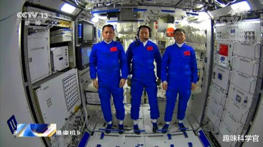 太空|航天员3个月的太空生活，是如何吃饭、洗漱的？他们是这样做的