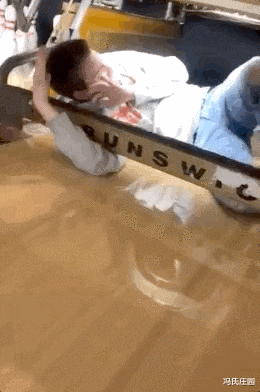  这是什么物种，这么神奇吗？是老鳖还是牛蛙啊？你们知道吗